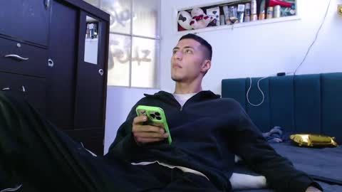 Snapshot of sr_porn01 chatting on January 24, 8:32 pm sr_porn01 online show from January 24, 8:32 pm