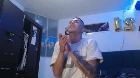 Snapshot of sr_porn01 chatting on October 30, 11:33 am sr_porn01 online show from October 30, 11:33 am