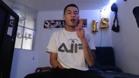 Snapshot of sr_porn01 chatting on January 9, 6:47 pm sr_porn01 online show from January 9, 6:47 pm