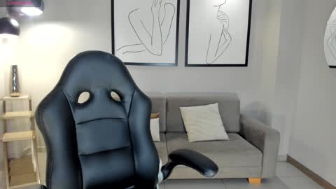 Stacy Woods online show from January 28, 4:30 pm