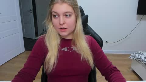 Stacy  online show from December 10, 4:38 pm