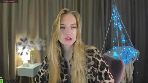 Stacy Mon Tue Wed Thu Fri Sun GMT GMT 3 1000am - 0400pm  online show from October 12, 9:24 am