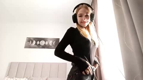 Mila online show from February 15, 6:59 am