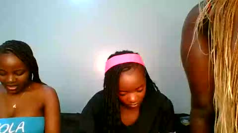 lia online show from June 3, 2:33 pm