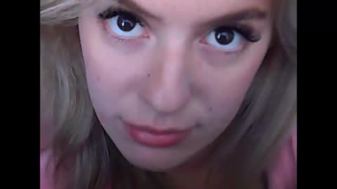starlesseyes online show from October 24, 8:15 am