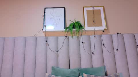 M O O N  online show from April 20, 2:58 am