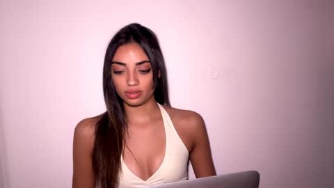 Mia online show from March 31, 11:54 am