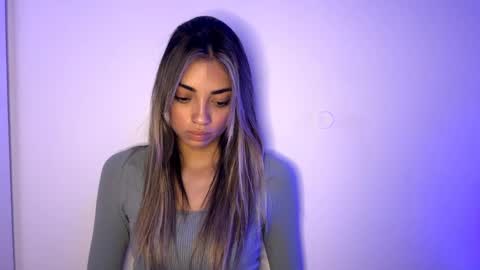 Mia online show from April 20, 8:17 am