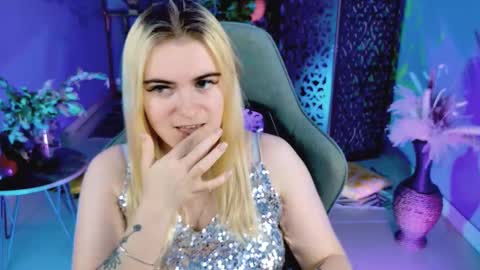 Snapshot of stef_nicks chatting on October 16, 11:32 am stef_nicks online show from October 16, 11:32 am