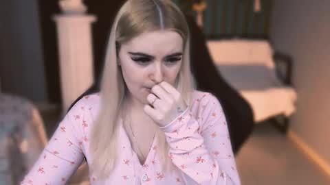 stef_nicks online show from March 2, 9:05 am