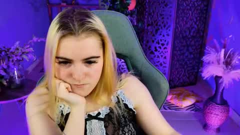 Snapshot of stef_nicks chatting on October 17, 11:36 am stef_nicks online show from October 17, 11:36 am