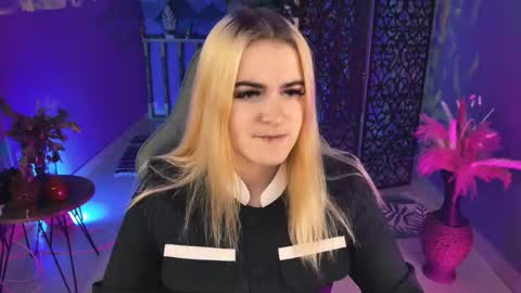 Snapshot of stef_nicks chatting on October 3, 9:06 am stef_nicks online show from October 3, 9:06 am