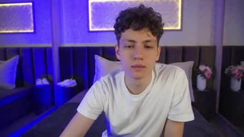 Esrefan online show from March 30, 8:20 pm