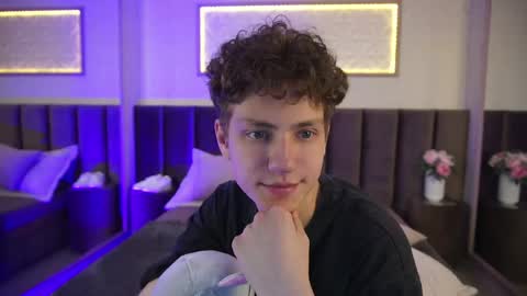 Esrefan online show from April 21, 1:42 am