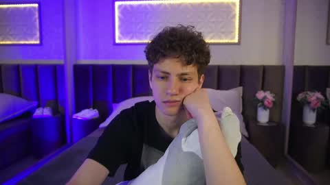 Esrefan online show from April 16, 9:39 pm