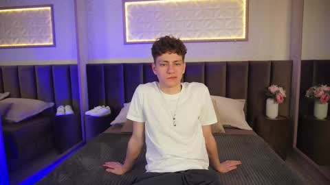 Esrefan online show from March 12, 8:45 pm