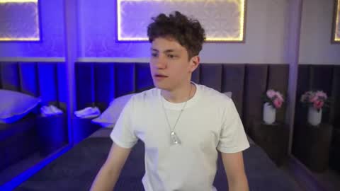 Esrefan online show from March 29, 8:10 pm