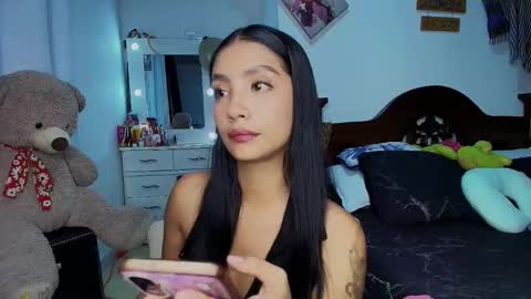 Im MiaIts my first day here  online show from October 3, 3:04 am