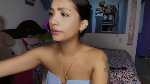 Im MiaIts my first day here  online show from September 22, 1:21 am