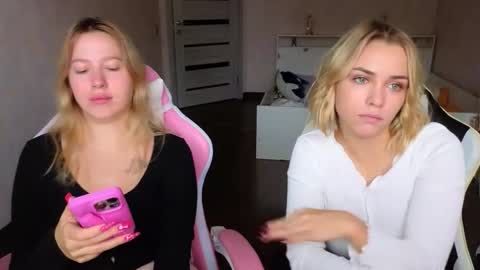 Stefany and Bettany online show from October 16, 11:32 am