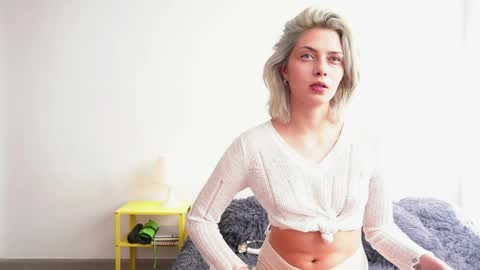 Stef online show from April 10, 7:51 pm