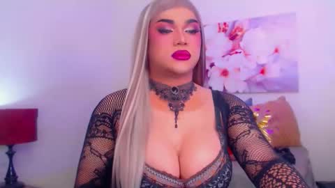 Snapshot of stellagrayts chatting on October 26, 10:05 am CALL ME STELLA online show from October 26, 10:05 am