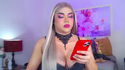 Snapshot of stellagrayts chatting on September 18, 10:30 am CALL ME STELLA online show from September 18, 10:30 am