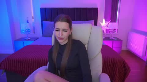 stellahoneywell online show from February 11, 2:10 pm