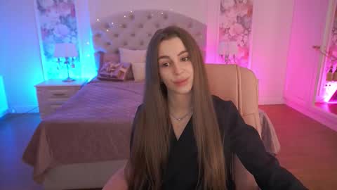 stellahoneywell online show from December 18, 7:47 am