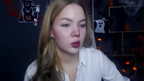 Snapshot of stellalights chatting on October 29, 1:24 pm stellalights online show from October 29, 1:24 pm