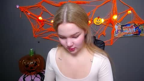 Snapshot of stellalights chatting on October 15, 6:05 am stellalights online show from October 15, 6:05 am