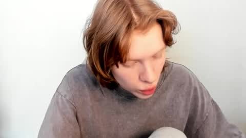 S T E L L A online show from March 9, 9:47 am