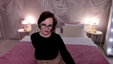 Stella online show from March 1, 10:45 am