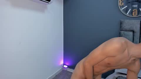 Stephane Rouss online show from November 27, 8:05 pm