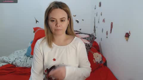 Stephanie   online show from February 3, 11:25 am