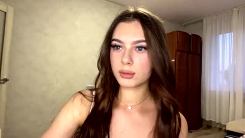 Stephani online show from May 20, 4:24 pm