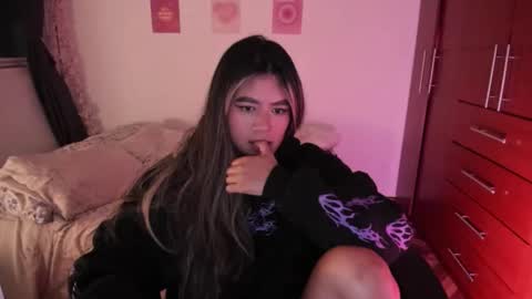 Stephanie  online show from November 9, 3:32 am