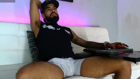 Snapshot of stephenbrown_ chatting on February 17, 6:31 am    ................     online show from February 17, 6:31 am