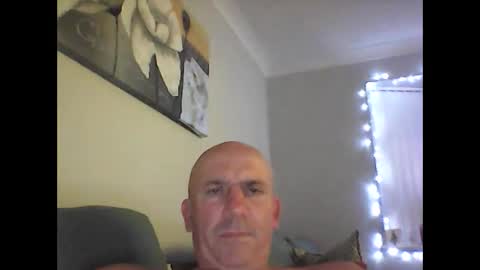 steveinengland online show from December 15, 8:58 pm