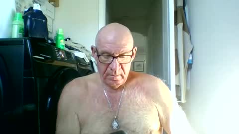 Snapshot of stevejons47 chatting on October 20, 2:22 pm stevejons47 online show from October 20, 2:22 pm