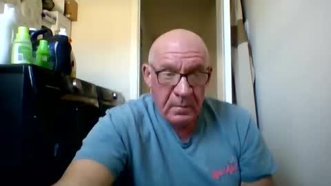 Snapshot of stevejons47 chatting on September 16, 4:32 pm stevejons47 online show from September 16, 4:32 pm