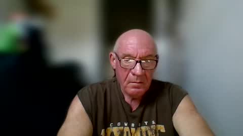 Snapshot of stevejons47 chatting on October 1, 3:11 pm stevejons47 online show from October 1, 3:11 pm