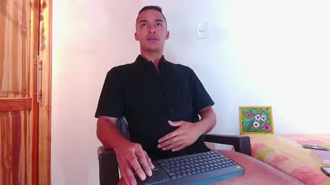 Snapshot of steven_modelo69 chatting on February 2, 10:39 pm steven_modelo69 online show from February 2, 10:39 pm