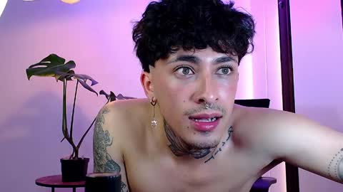 Daniel Steven Navarro online show from March 31, 9:59 pm