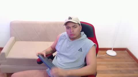 friends online show from December 12, 8:10 pm