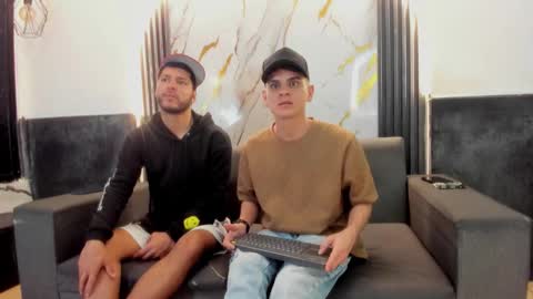 friends online show from February 5, 5:00 am