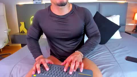 Stone Lee  online show from February 13, 8:48 am