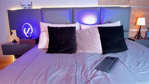 Stone Lee  online show from February 5, 8:21 am