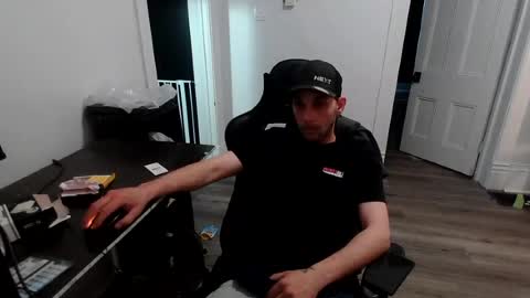 stonedpanda77 online show from June 17, 12:15 am