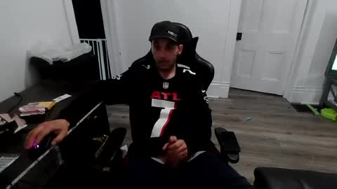 stonedpanda77 online show from June 18, 11:21 pm